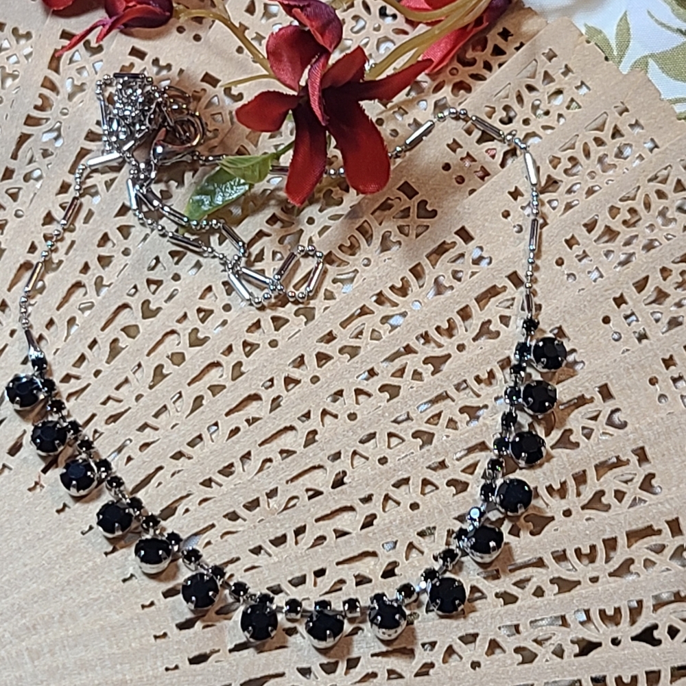 Pettie Necklace for sale super pretty black/silver - Picture 3 of 12
